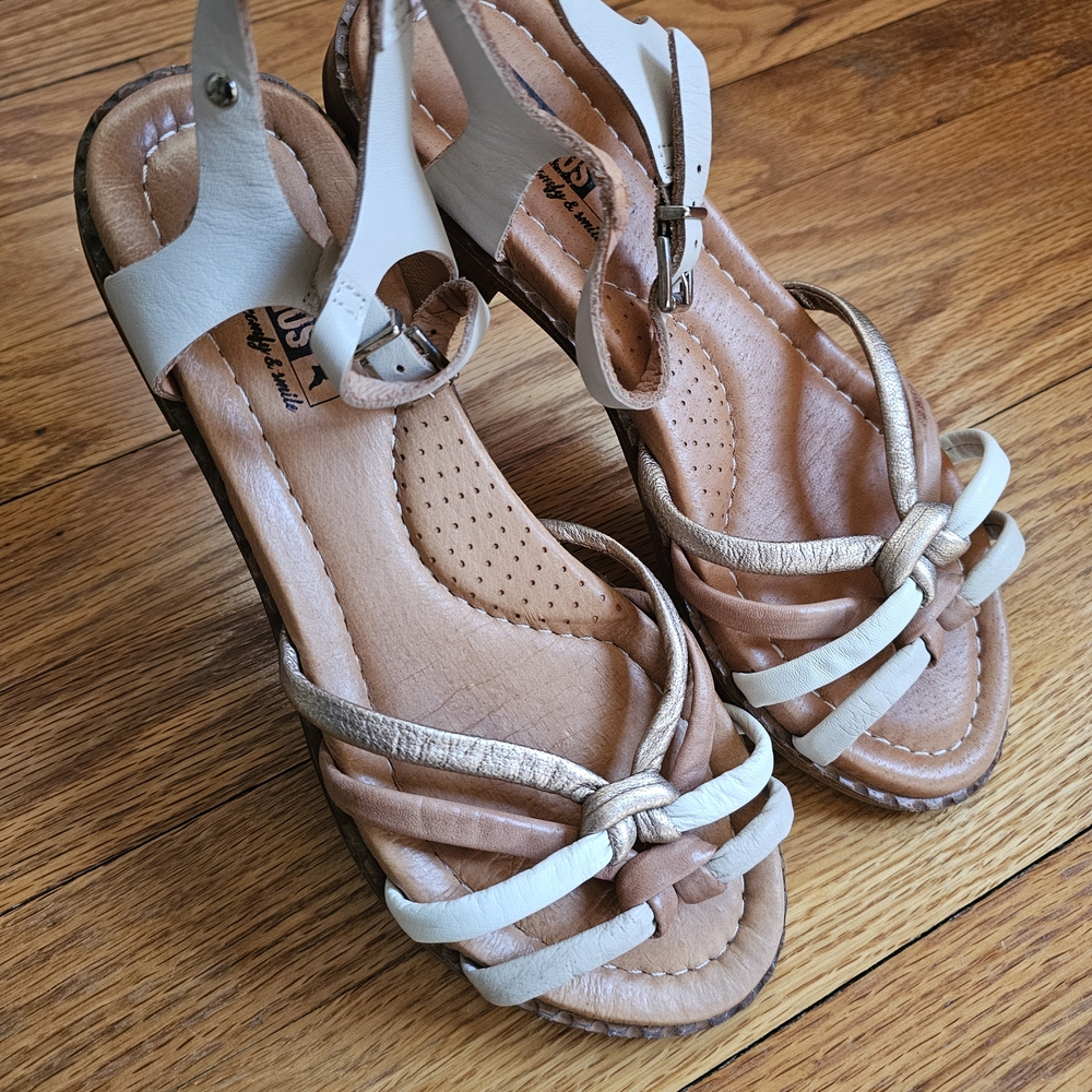 comfort plus by Predictions Women's White and Tan Strappy Wedge Sandals